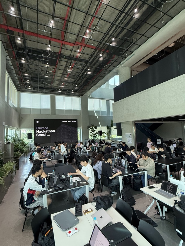 The hacking floor at Seoul AI Hub, seen from above